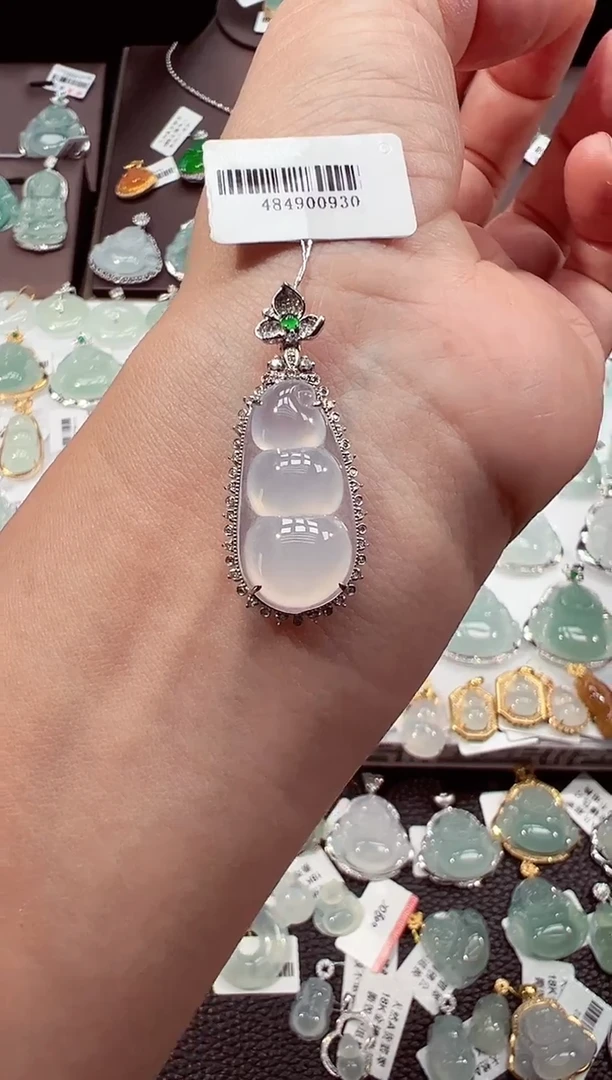 吊坠(不含链)18K金镶嵌翡翠福豆吊坠930