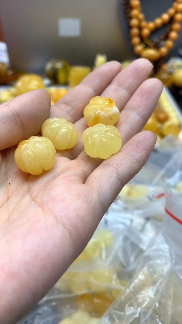 【闪购商品】未镶嵌琥珀珠宝奇石2834多样性发其一瑕疵介意别拍噢~