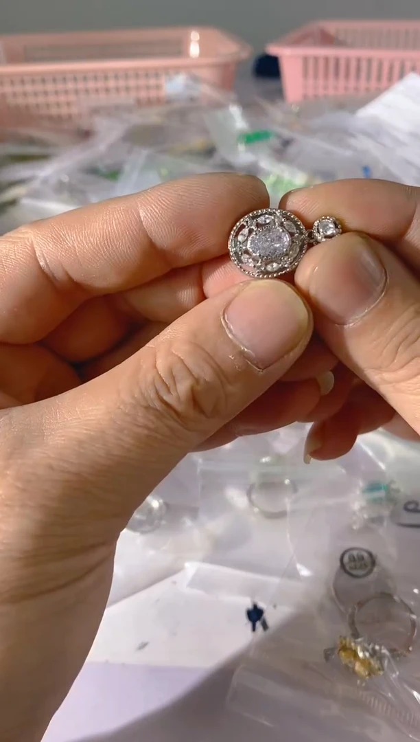 【闪购商品】水晶颈饰银S925镶嵌X482红宝，蓝宝，多样性发一件赠链