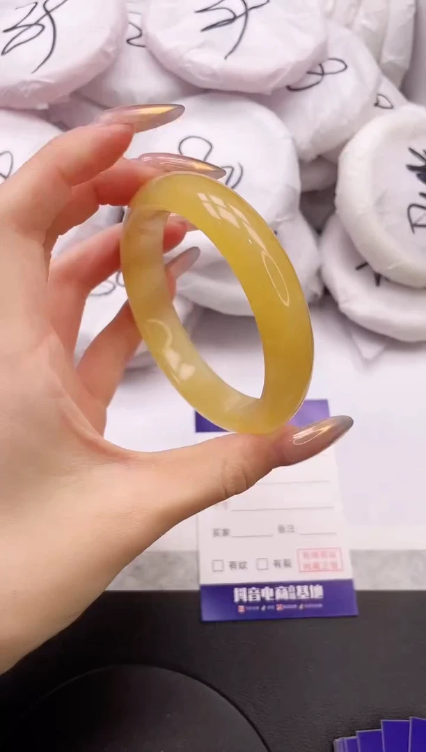 【闪购商品】石英质玉手镯未镶嵌10K246-61