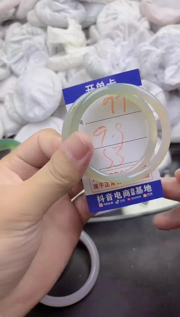 玛瑙/玉髓手镯未镶嵌97