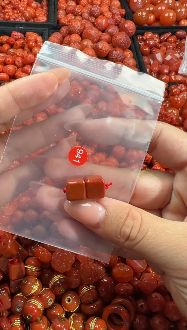 南红玛瑙未镶嵌颈饰1
