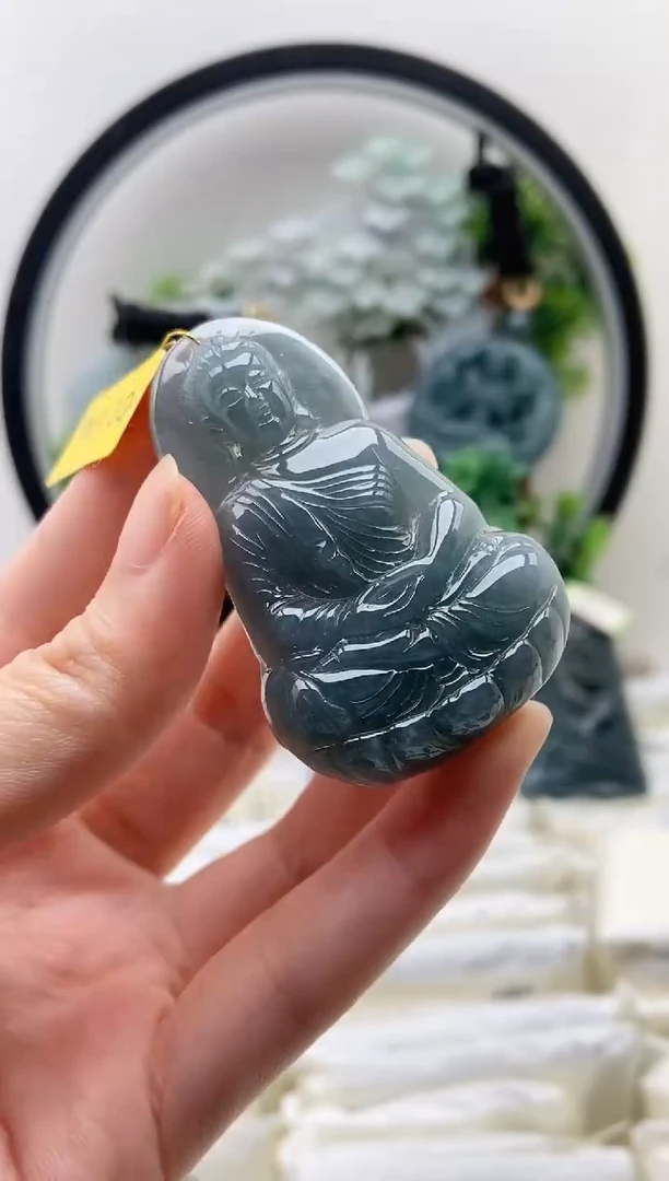 翡翠未镶嵌颈饰大日如来