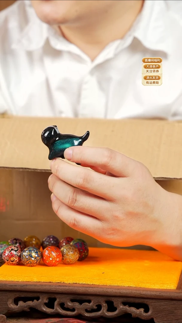 WQ188精致漂漆小猫摆件