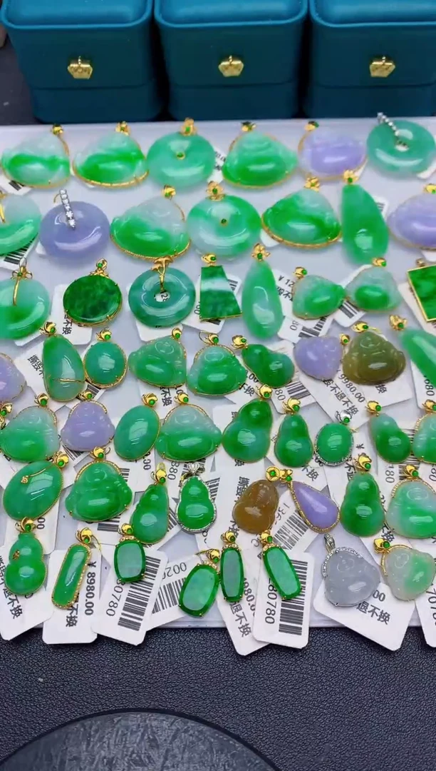 颈饰18K金镶嵌翡翠缅甸天然翡翠A货