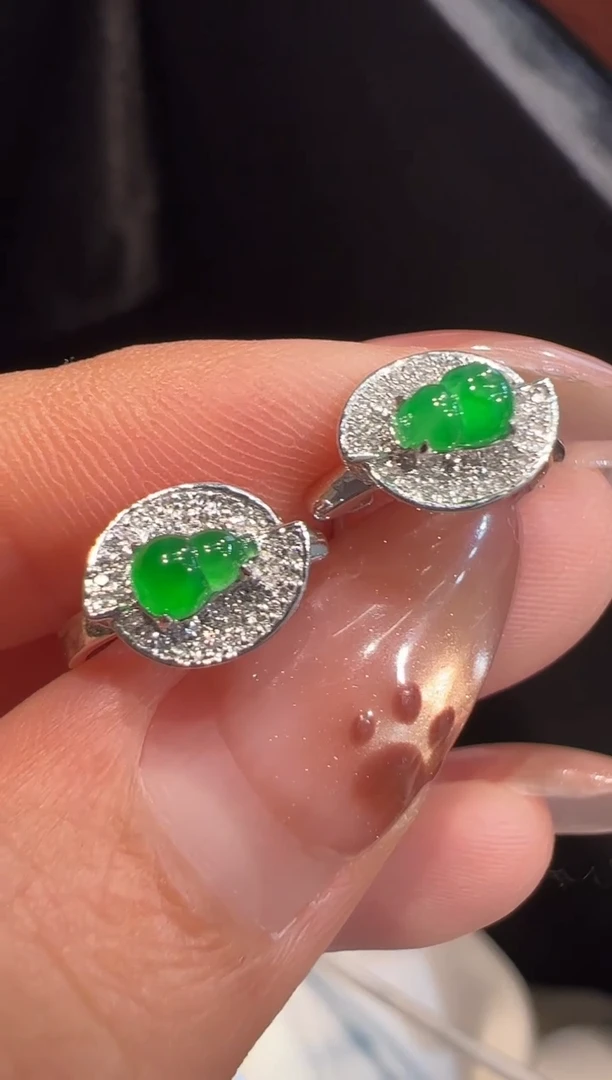 18K金镶嵌翡翠耳饰耳饰