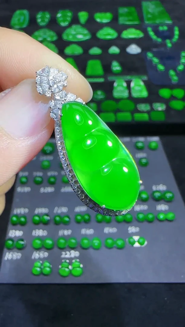 18K金镶嵌裸石翡翠福豆天然翡翠A货