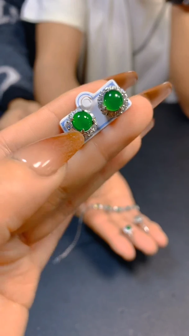 【闪购商品】翡翠耳饰未镶嵌0766630106多样性发一