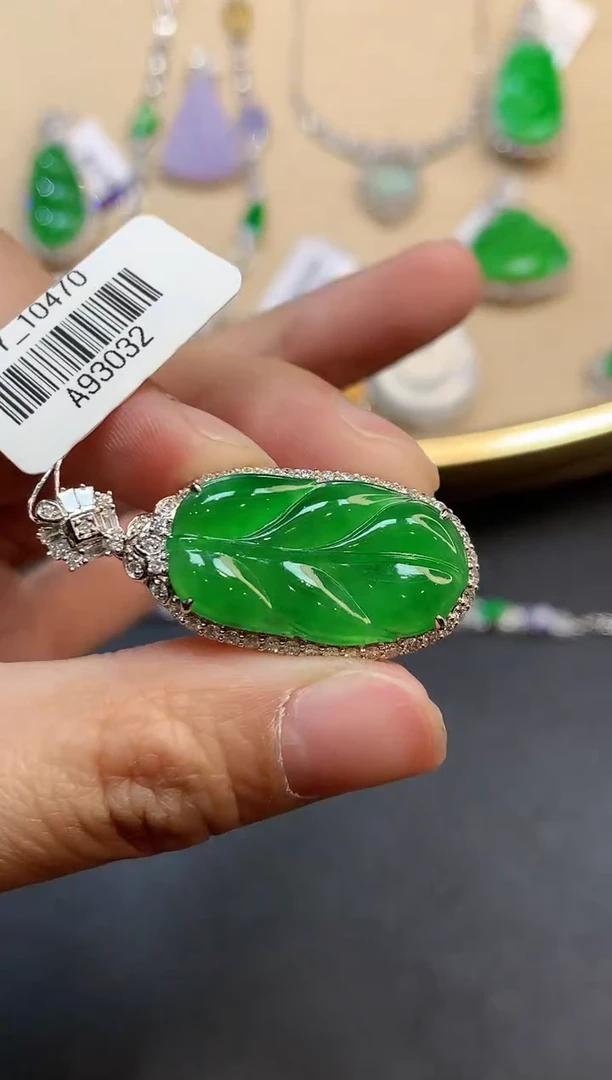 【闪购商品】翡翠吊坠(不含链)18K金镶嵌9999