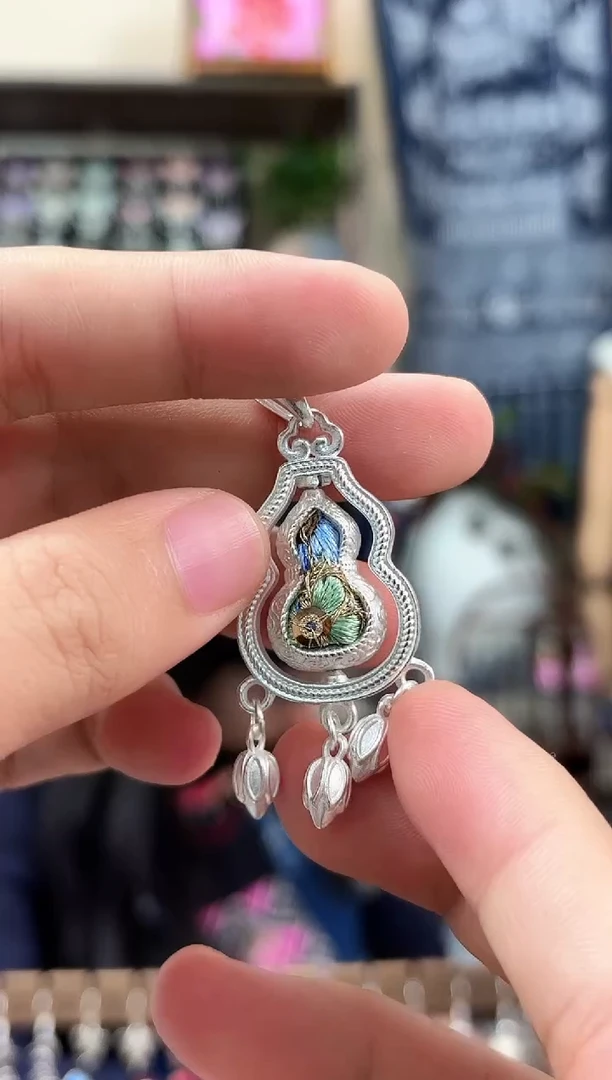 织绣民族风非遗老绣饰品307