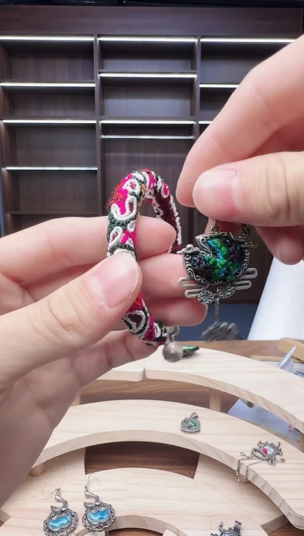 织绣362蒙阿苏苗绣传承