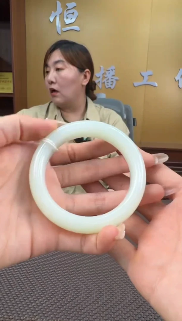 【闪购商品】和田玉手镯未镶嵌59