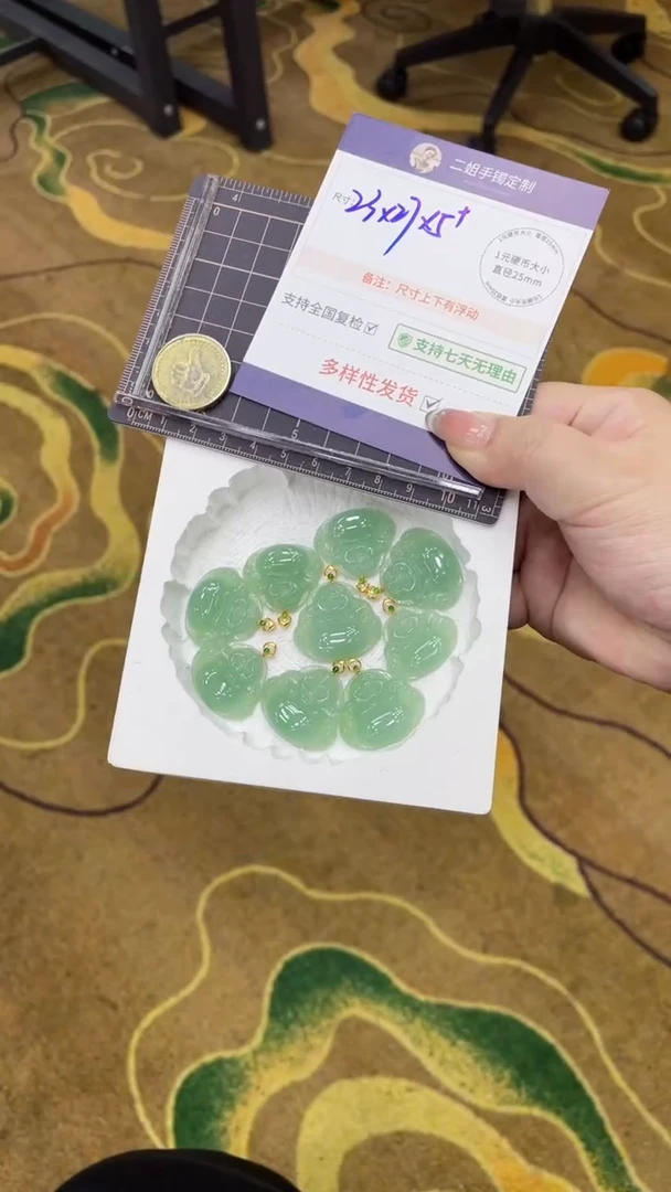 翡翠挂件18K金镶嵌绿佛公多样性发其一CP15配绳