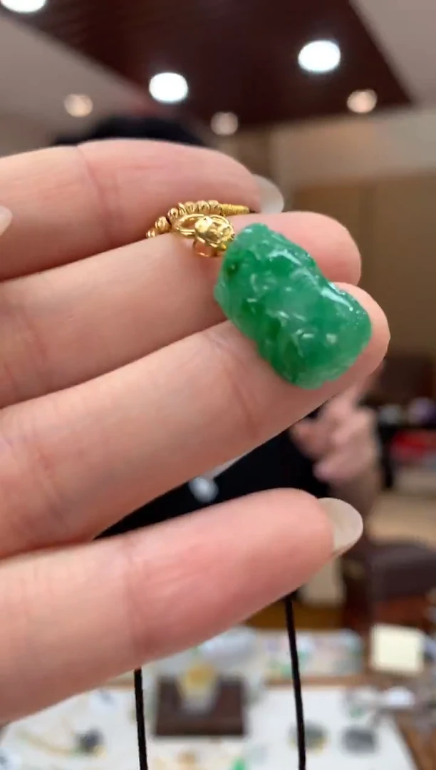 吊坠(不含链)18K金镶嵌翡翠貔貅