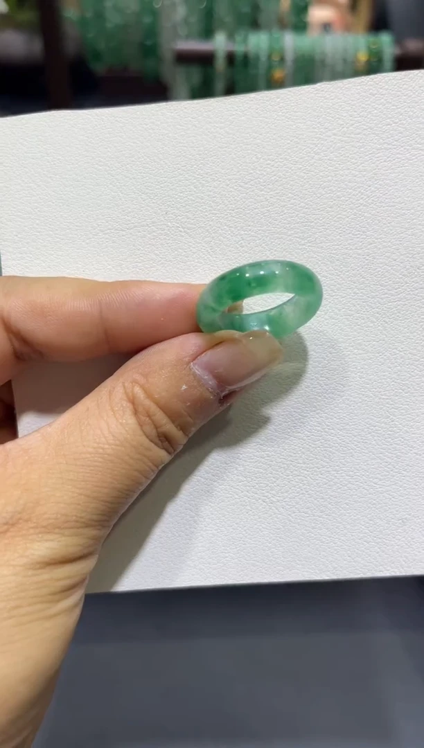 未镶嵌戒圈石英质玉17圈