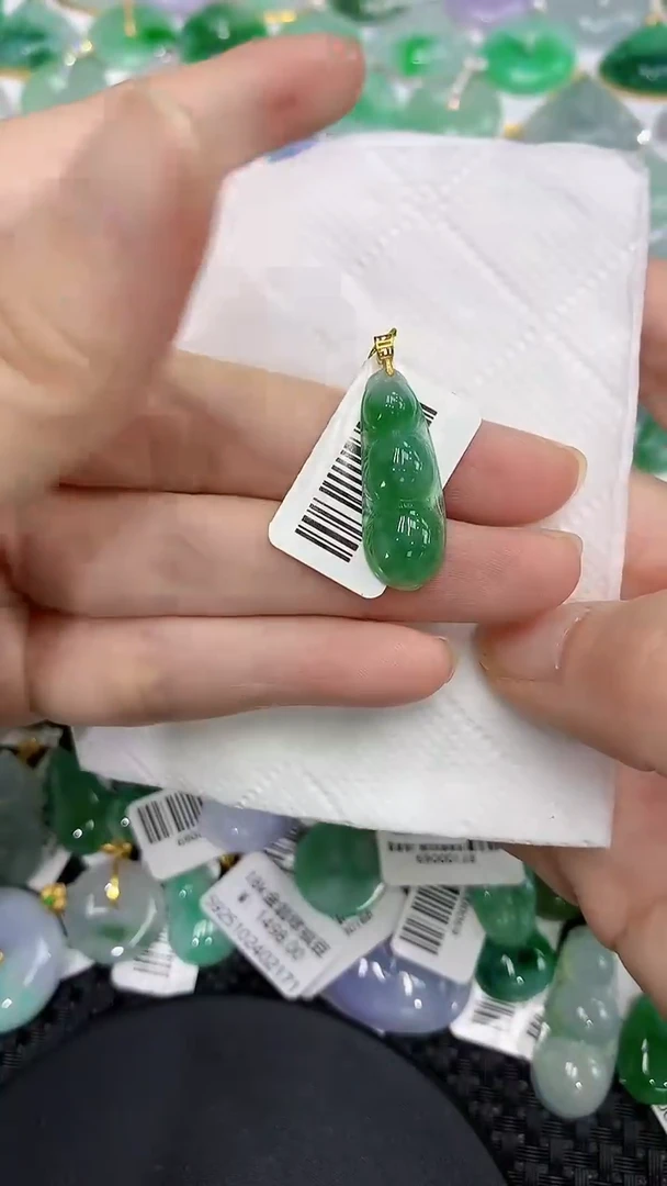 颈饰18K金镶嵌翡翠111111111111
