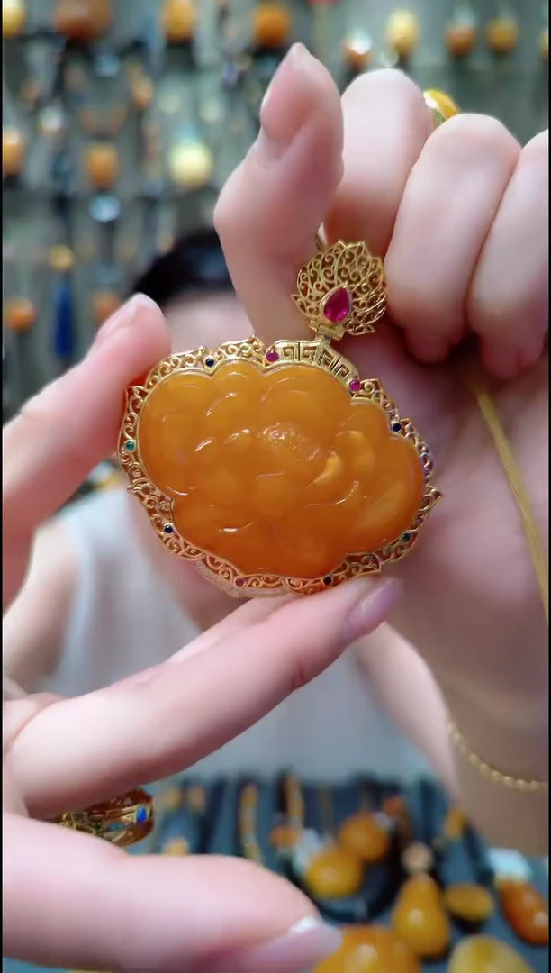 蜜蜡银S925镀金镶嵌珠宝奇石﹣D792蜜蜡吊坠赠项圈