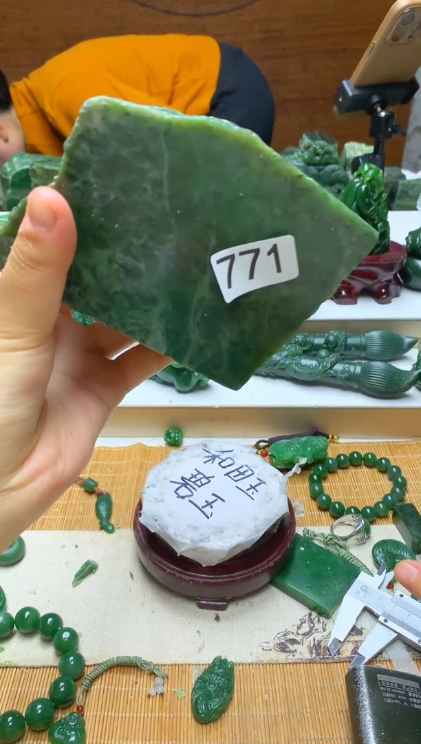 未镶嵌和田玉摆件1