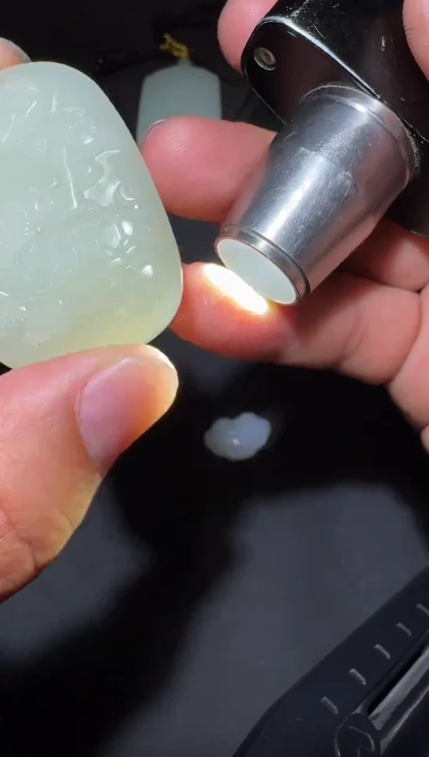 未镶嵌和田玉（糖玉）车挂和田玉