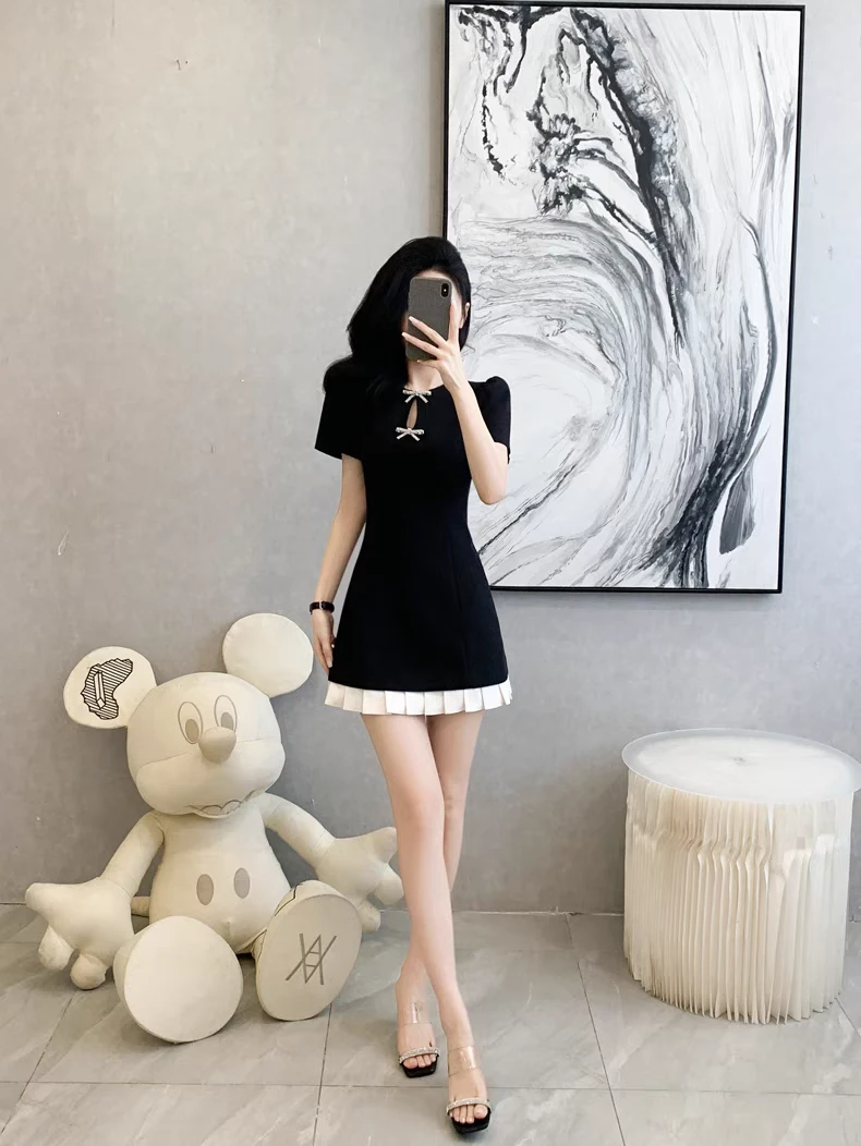 2025法式千金黑色短袖连衣裙收腰显瘦赫本风