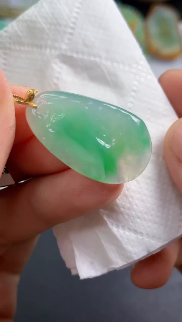 颈饰未镶嵌翡翠