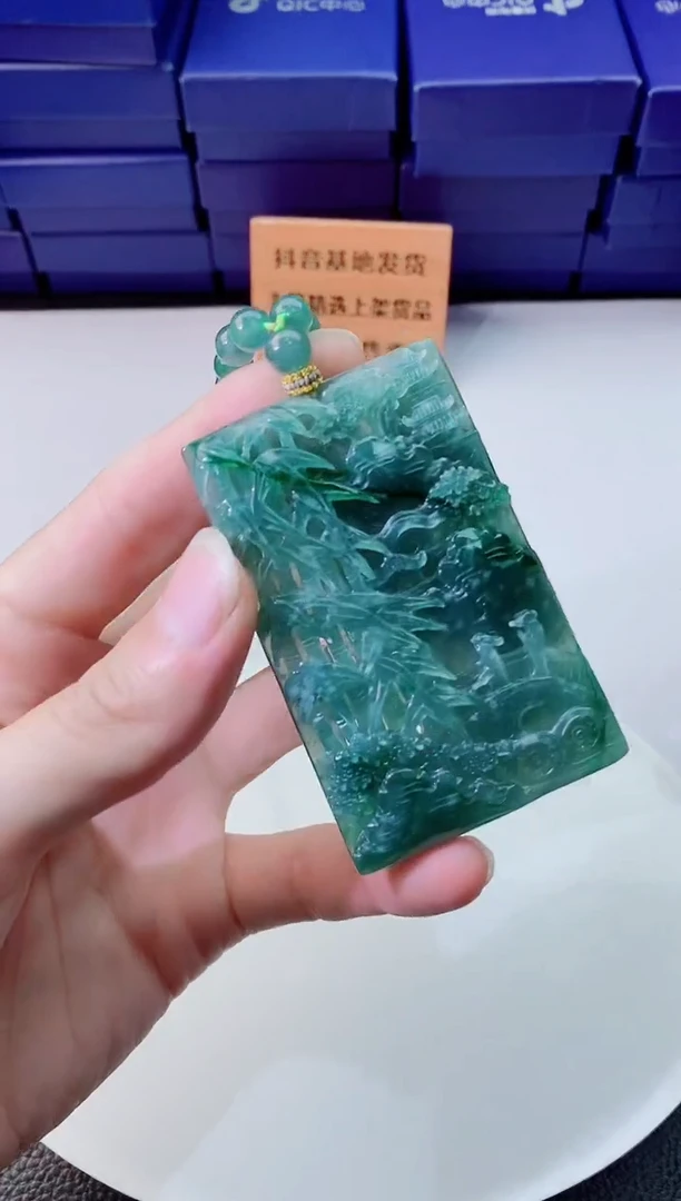 翡翠未镶嵌颈饰1