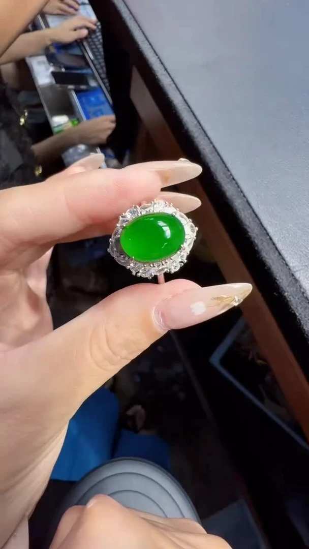 未镶嵌定制翡翠翡翠A货有轻微色差属于正常现象，戒指多样性发货1