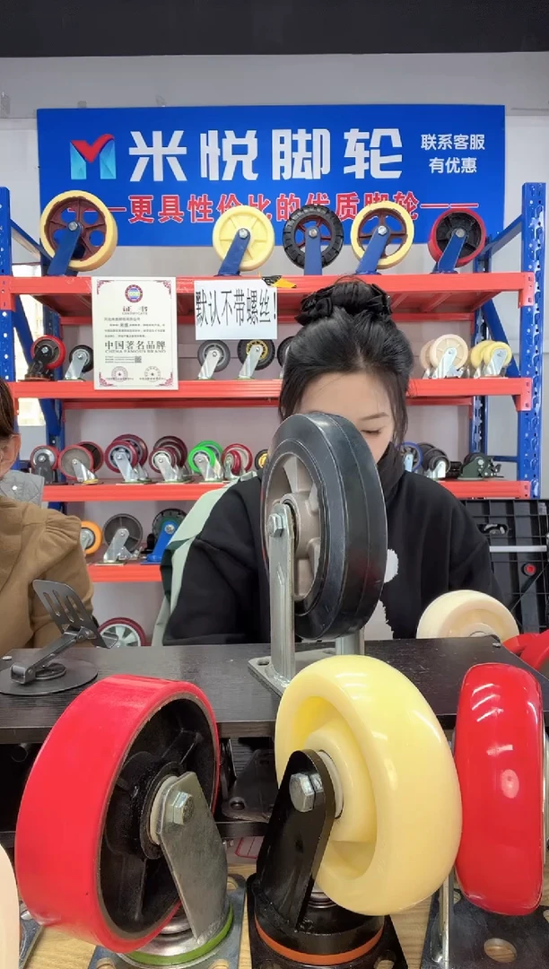 8寸铝芯万2个  单轮2个  送螺丝