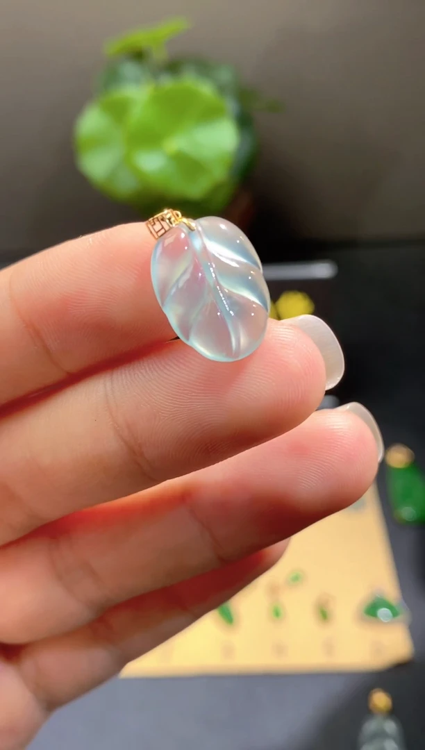 颈饰18K金镶嵌翡翠翡翠A货