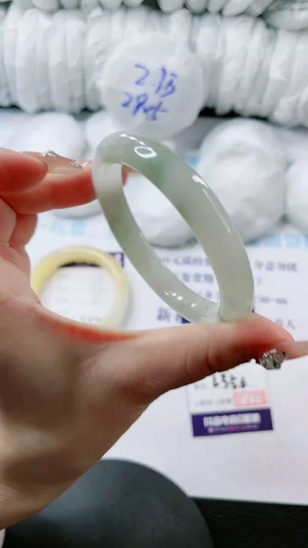 【闪购商品】石英质玉手镯未镶嵌多样性发货L356