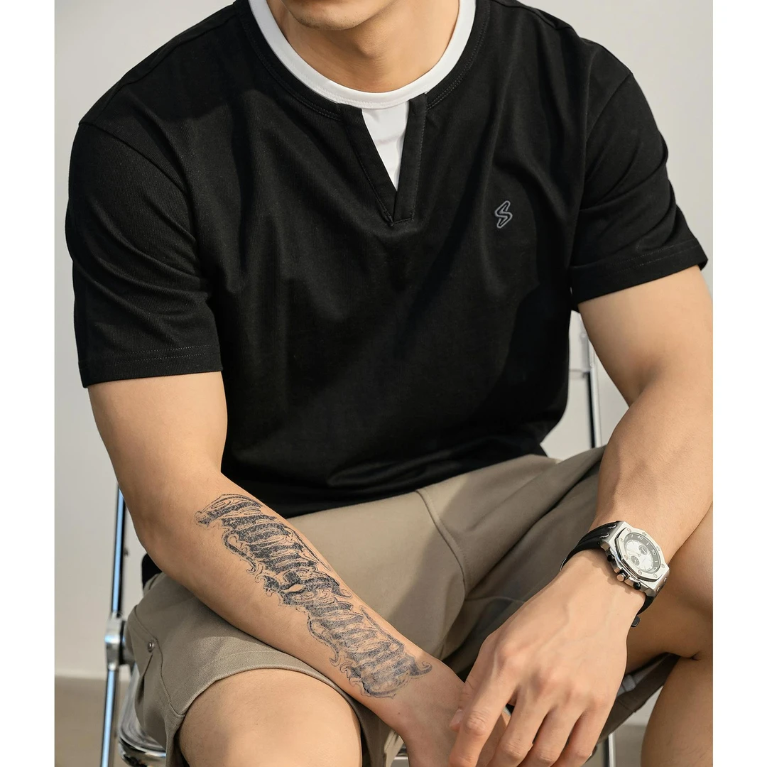 奥兰德保罗拼料假两件V领T恤男潮牌创意小刺绣上衣休闲微阔短袖衫