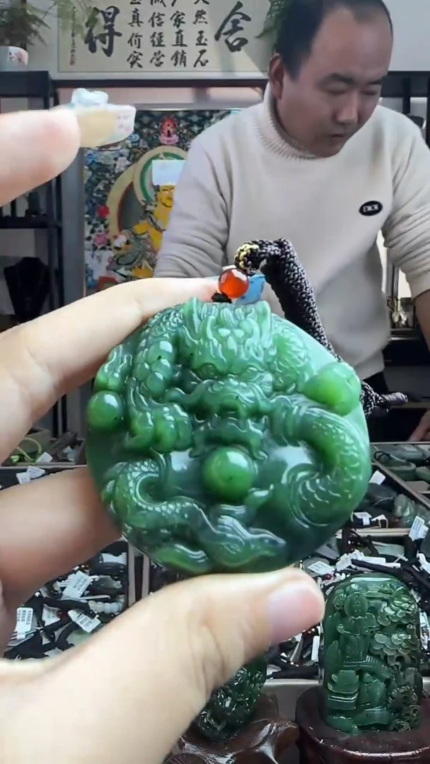 颈饰未镶嵌和田玉龍