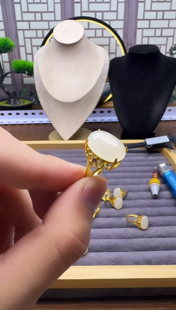 14K金镶嵌戒指和田玉L154