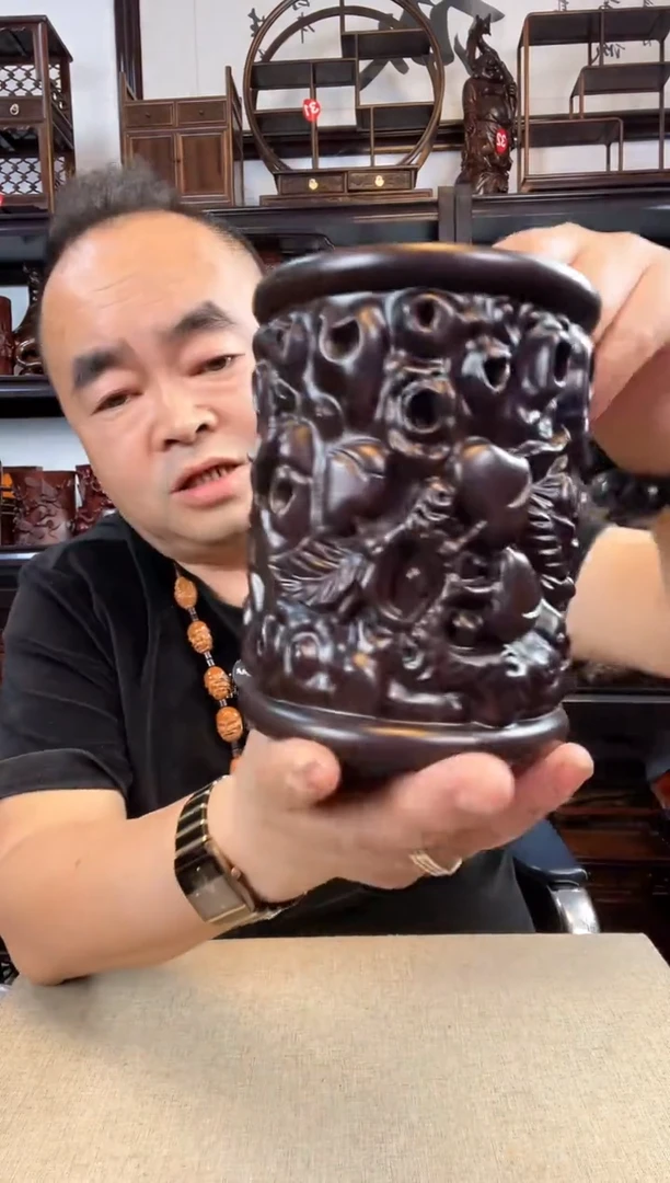 木老李红木工艺品寿桃笔筒