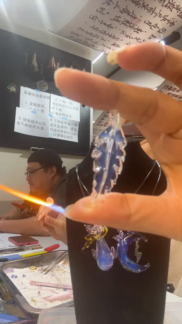 颈饰玻璃直播间放漏-1