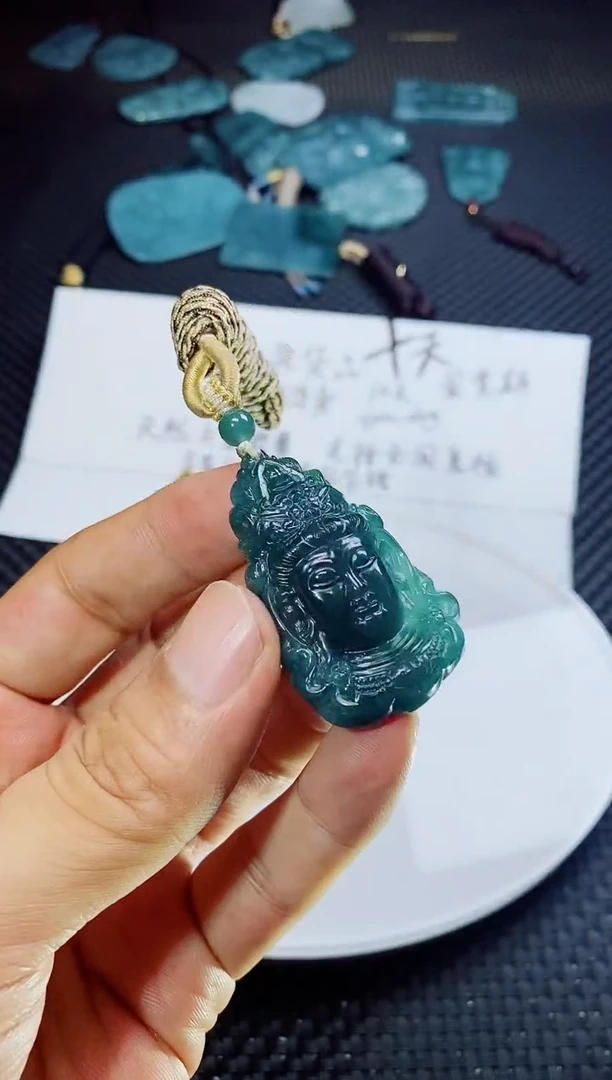 翡翠未镶嵌颈饰