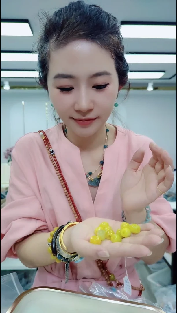 翡翠未镶嵌颈饰05165黄翡路路通