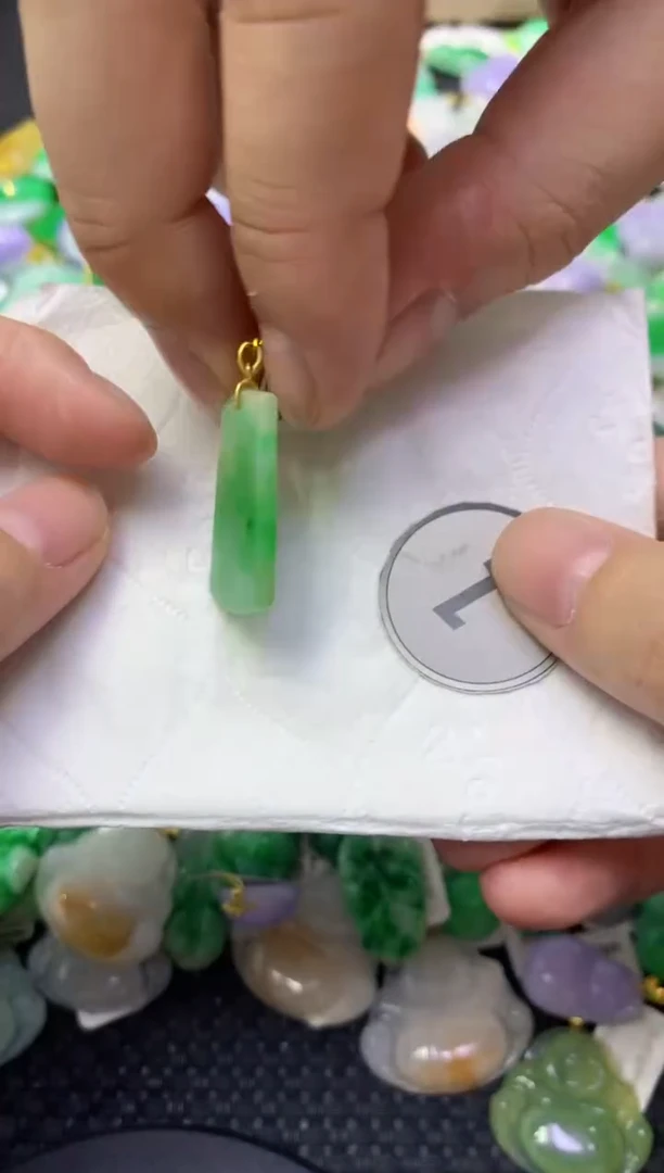 颈饰未镶嵌翡翠天然缅甸翡翠A货