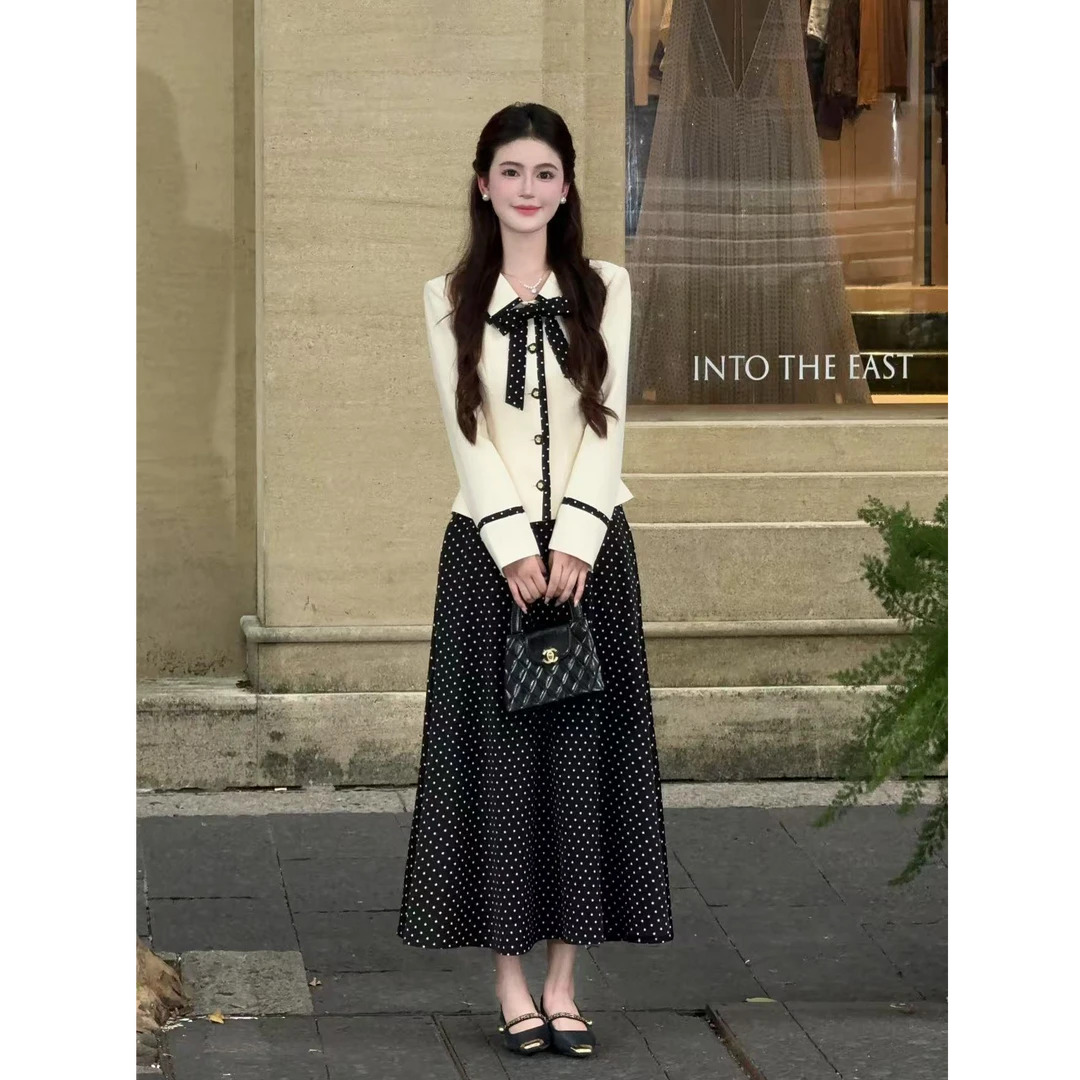 【温莎城堡】LiLi千金风温柔气质白色上衣黑色波点半裙套装XMZH8373