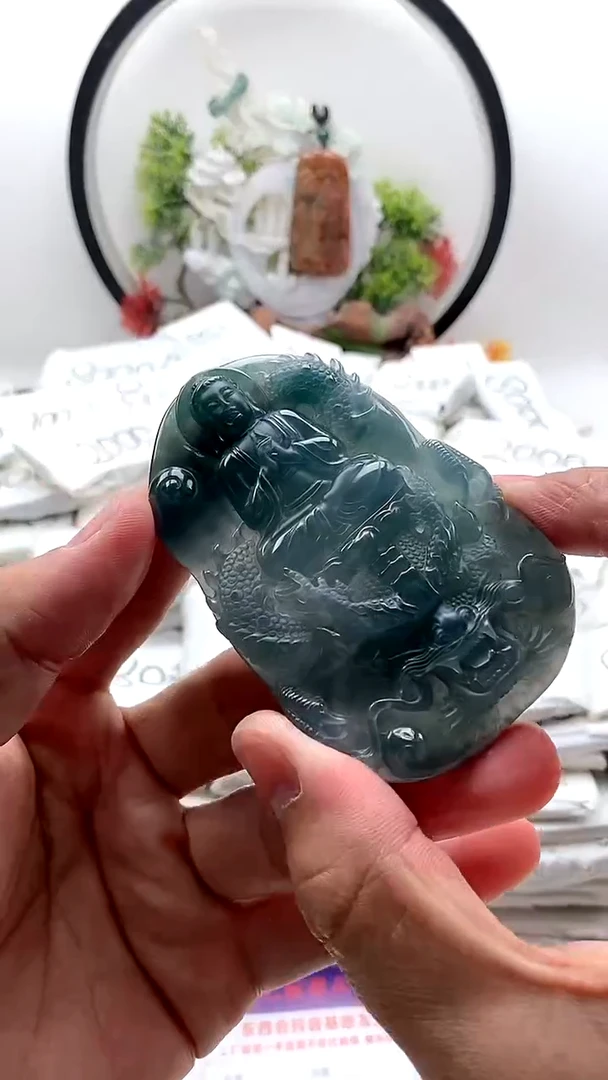 翡翠未镶嵌颈饰大日如来