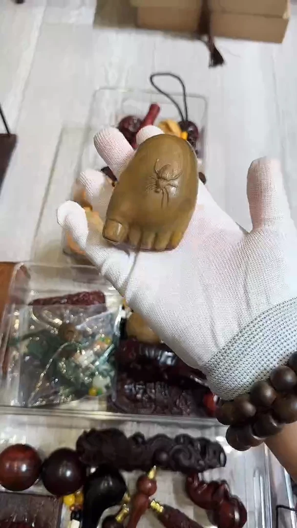 绿檀绿檀脚丫把件