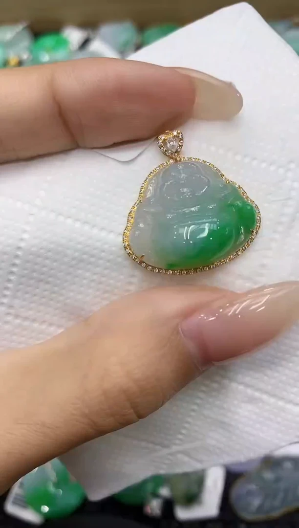 翡翠18K金镶嵌颈饰111111111111