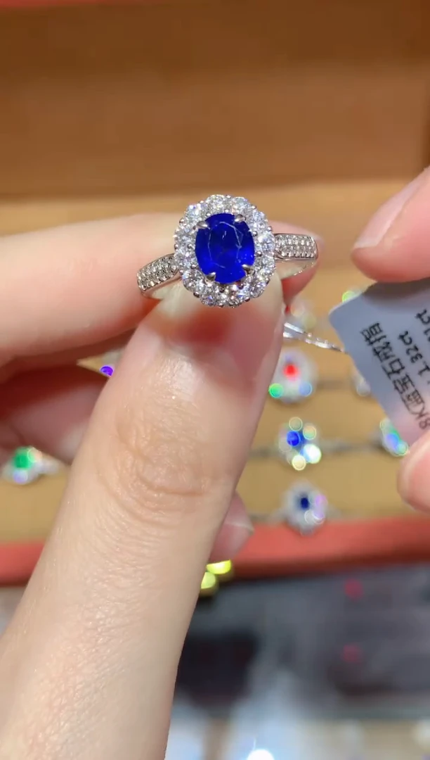 【闪购商品】蓝宝石戒指18K金镶嵌1.32CT