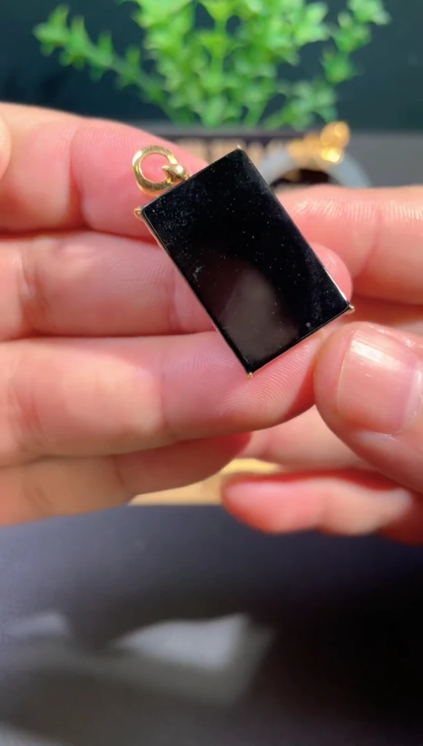 颈饰18K金镶嵌翡翠基地发货