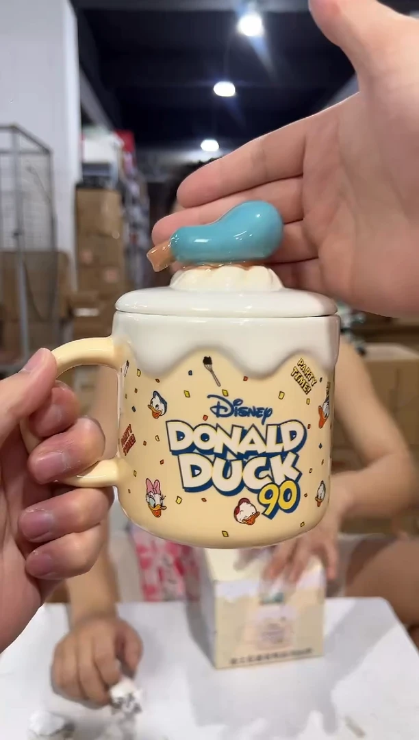 瓷片原盒90周年唐老鸭带盖杯