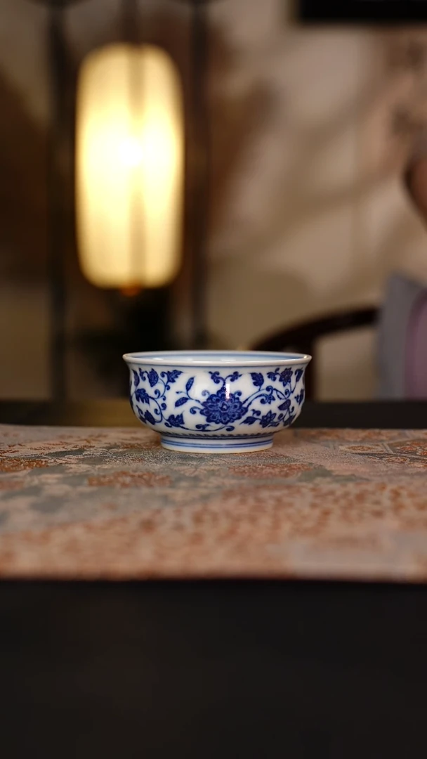 待月观山青花缠枝炉式杯