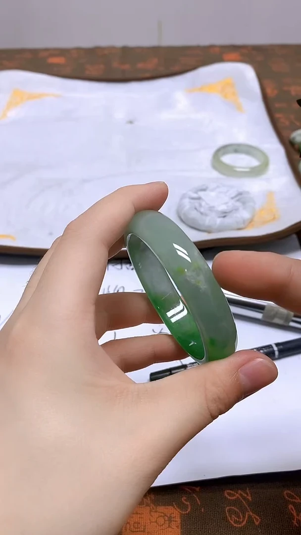 未镶嵌手镯翡翠251