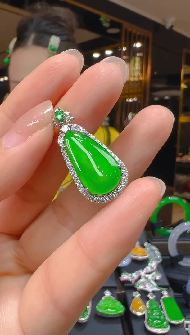 翡翠银S925镶嵌吊坠(赠链)031(多样性发货发其一)