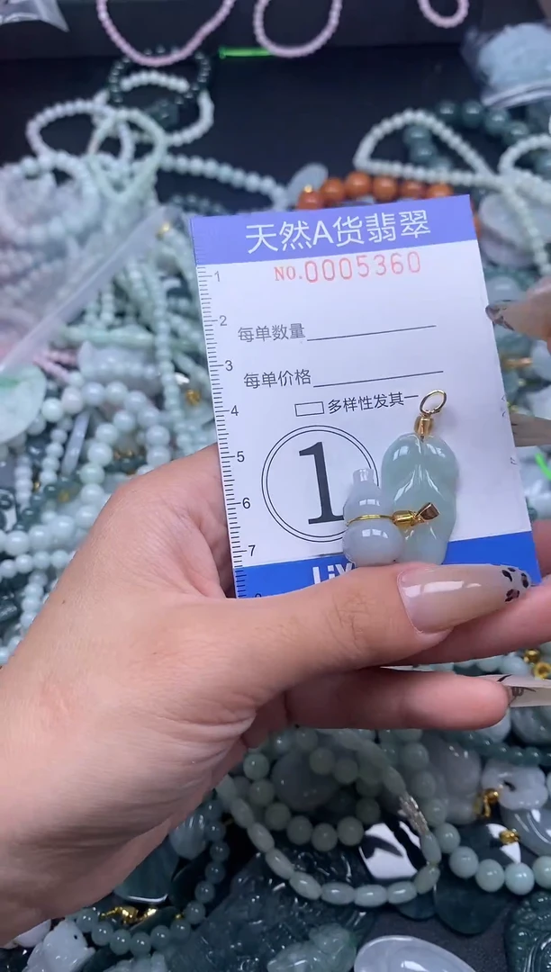 颈饰未镶嵌翡翠天然A货翡翠
