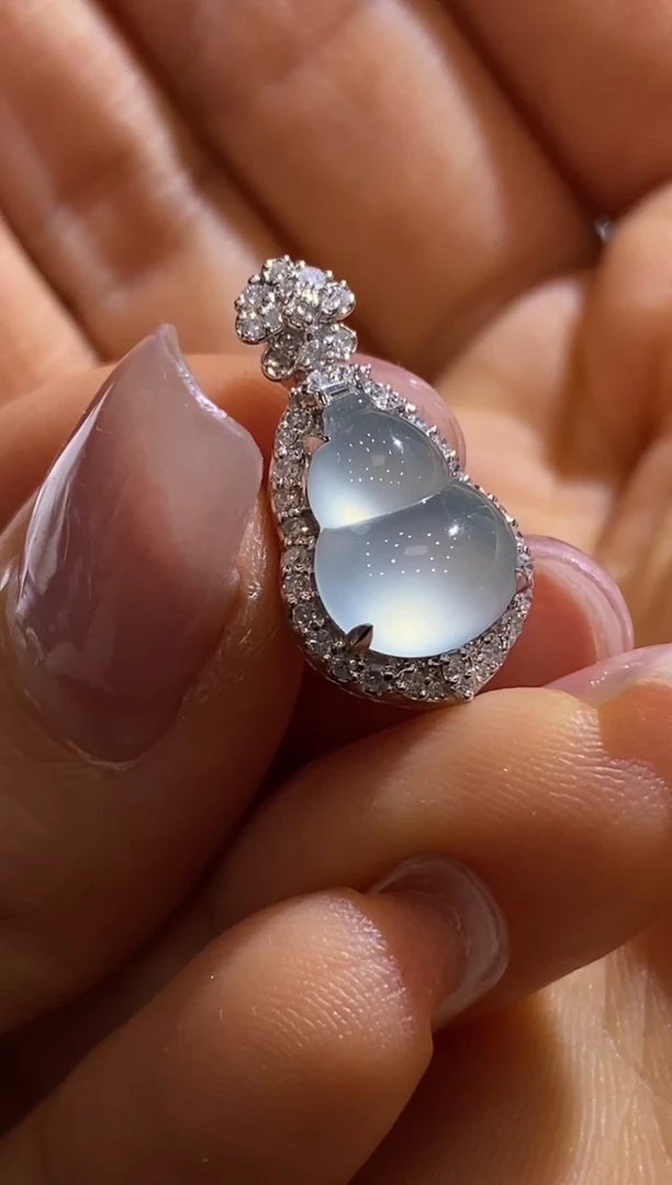 颈饰18K金镶嵌翡翠收到货48小时鉴赏期（超时不退不换）